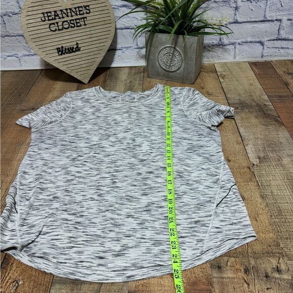 Lululemon Women’s Long Distance Workout Shirt Round Neck Gray White Size 12 - Picture 7 of 10